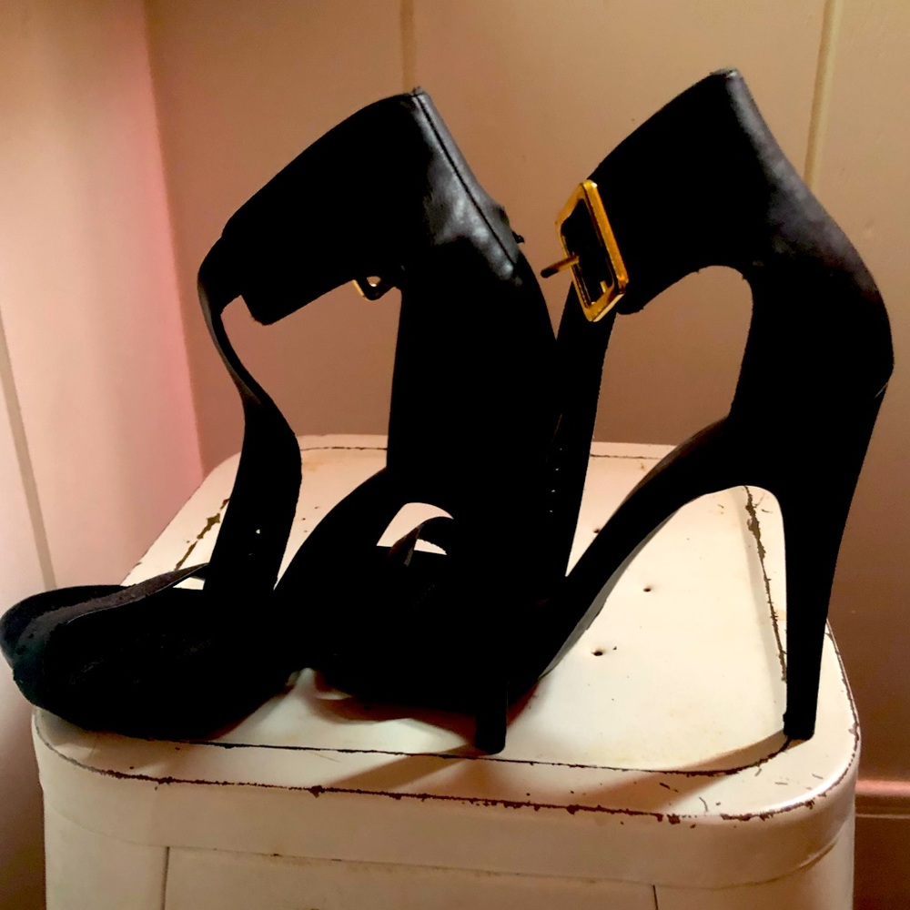 Black strappy pumps